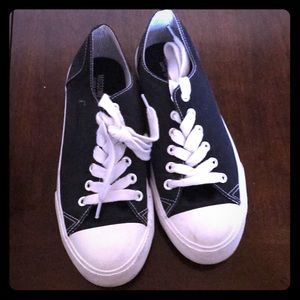 Black Tennis shoes